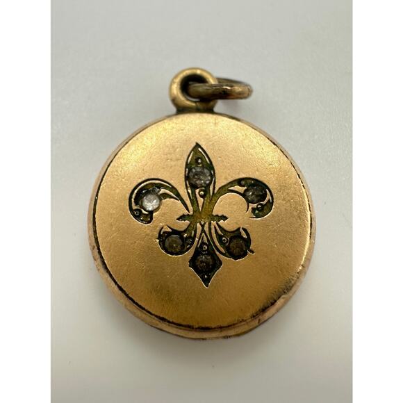 W&H Co antique Victorian gold filled Fleur de Lis rhinestone dainty round locket - Picture 3 of 9